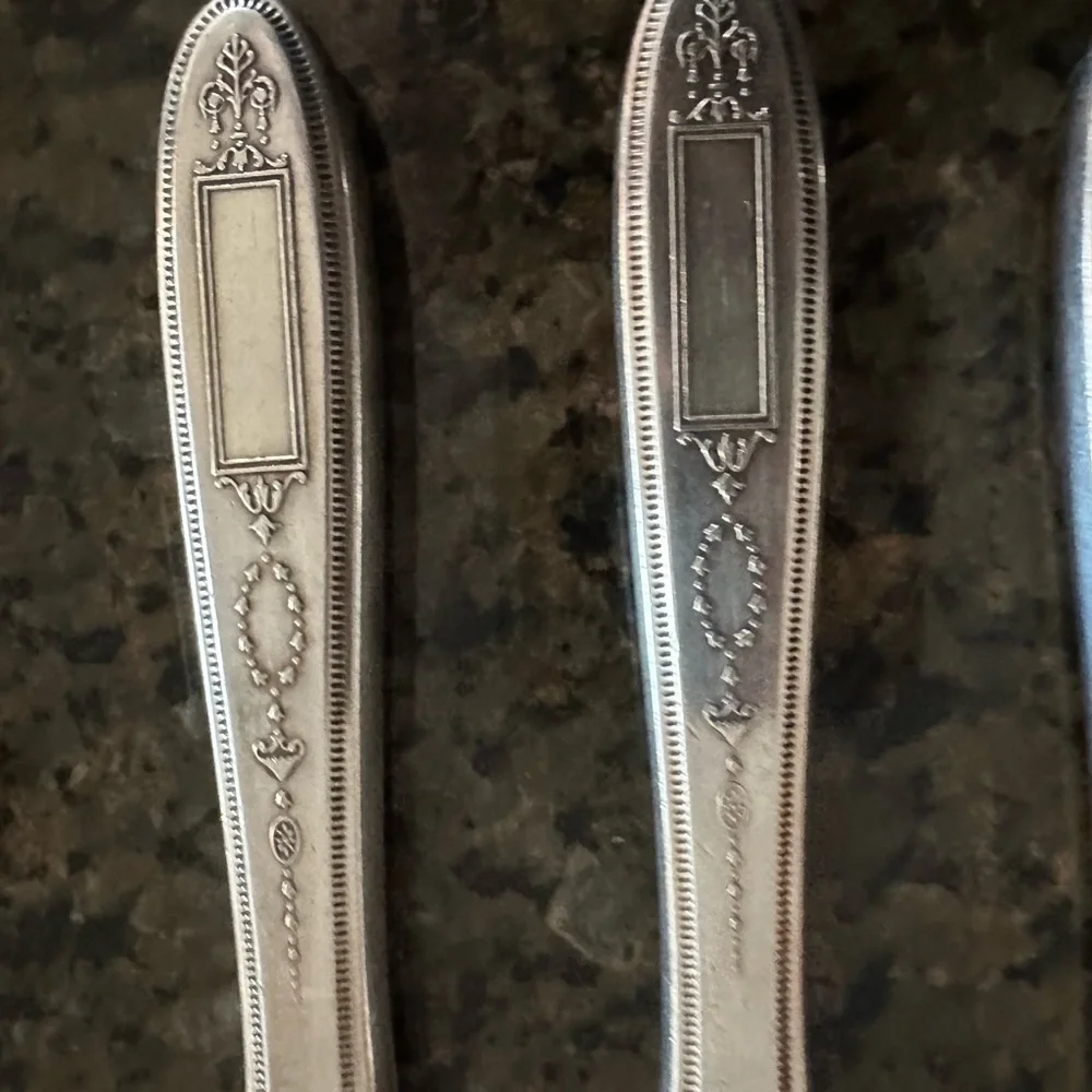 4, 1921 Grosvenor “Community” Oneida SilverPlate Knives - Great condition